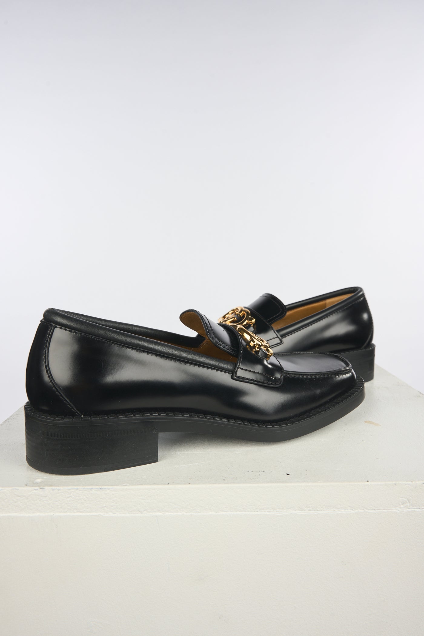 GUCCI black smooth leather loafers with gold GG buckle new in box size 41