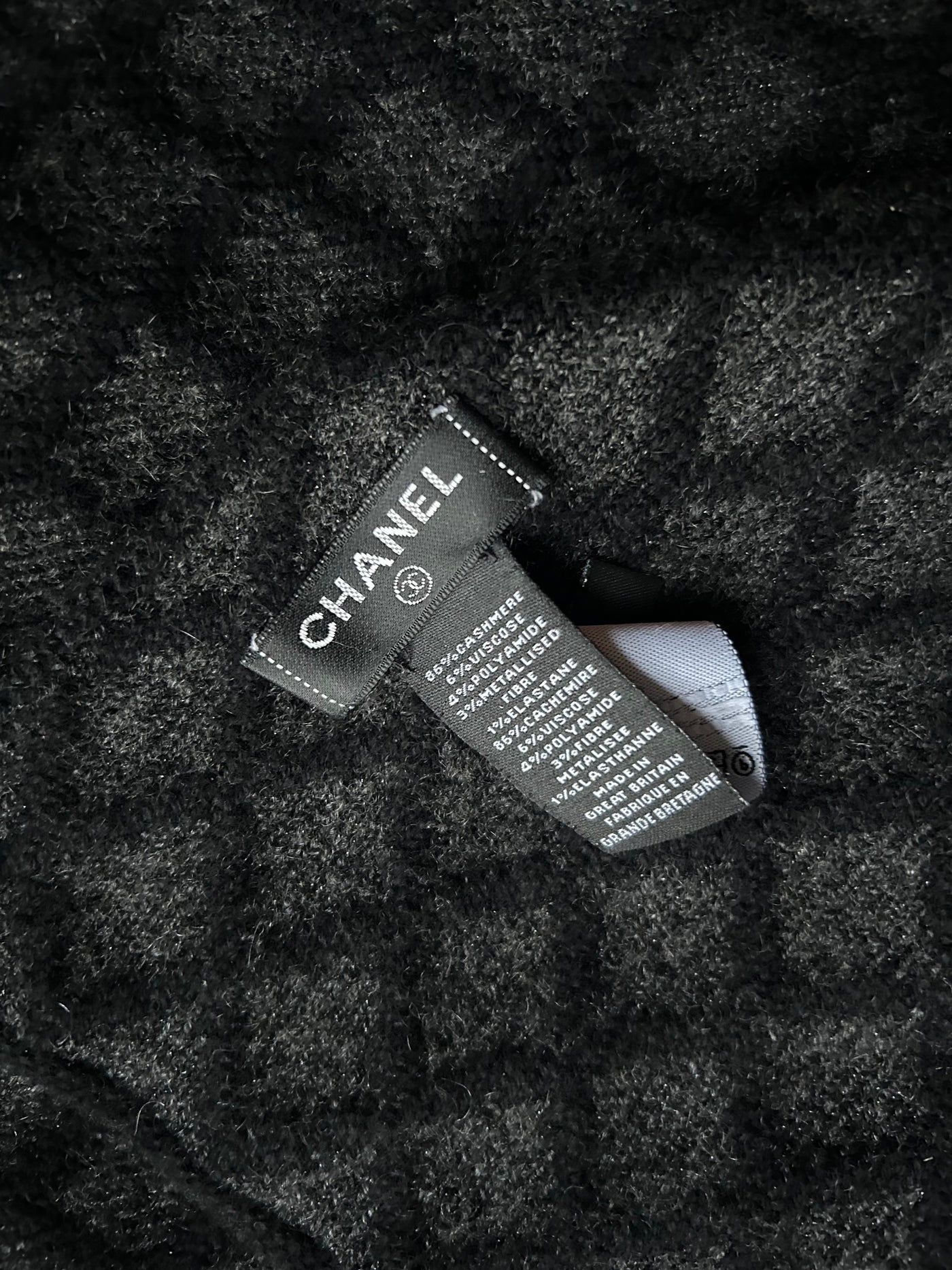 CHANEL 2018 Fall winter quilted letters cashmere scarf