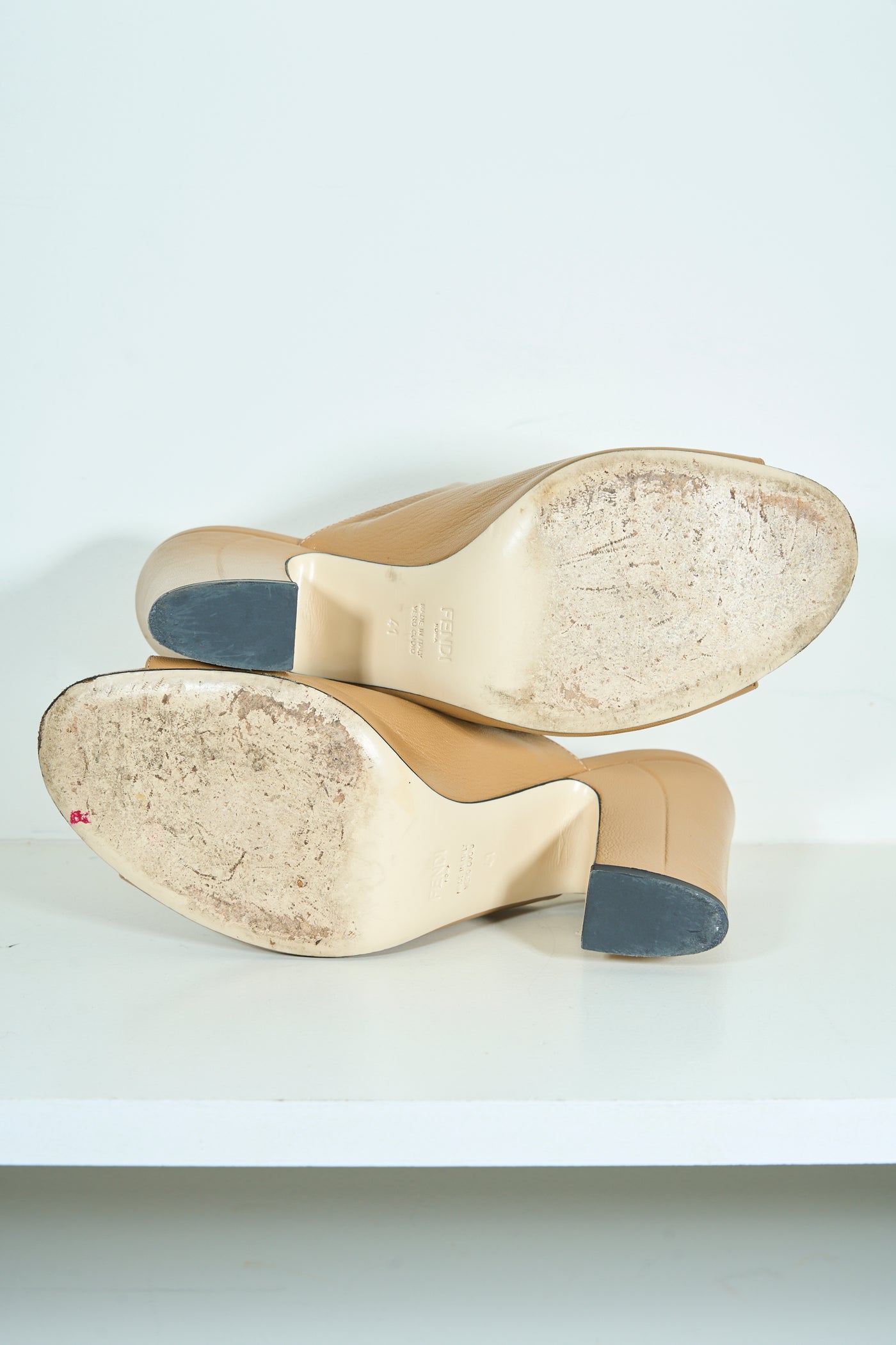 FENDI beige leather mules heels with gold “F”