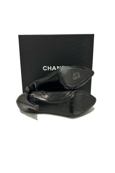 CHANEL Black Smooth Leather Boots Heels Silver Chain Trim with CC Logo Cap Toe with box size 41.5size