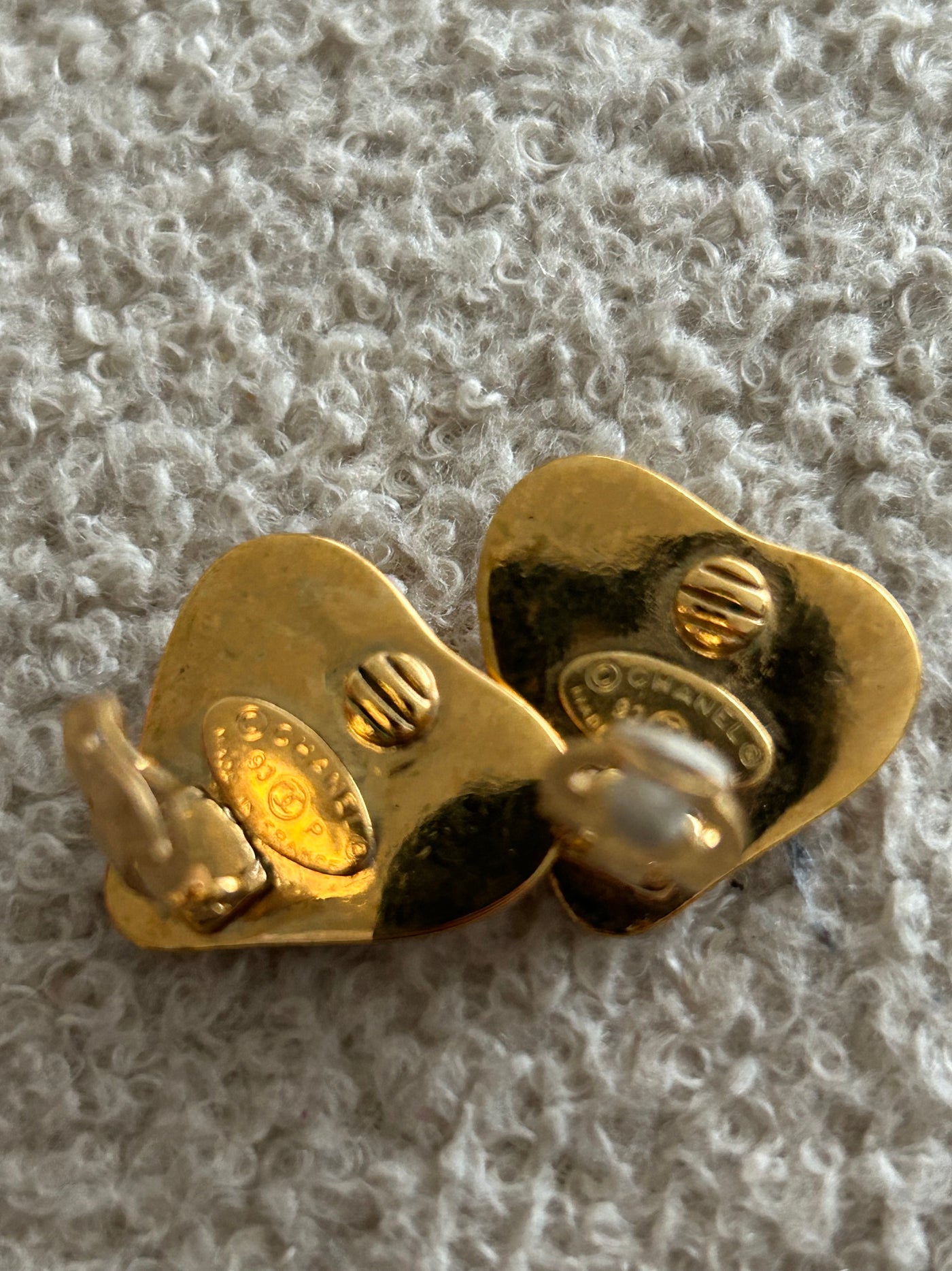 CHANEL Heart Gold clip on vintage spring 1993