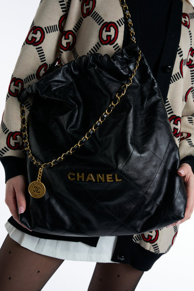 CHANEL 22 black leather handbag with gold hardware never worn