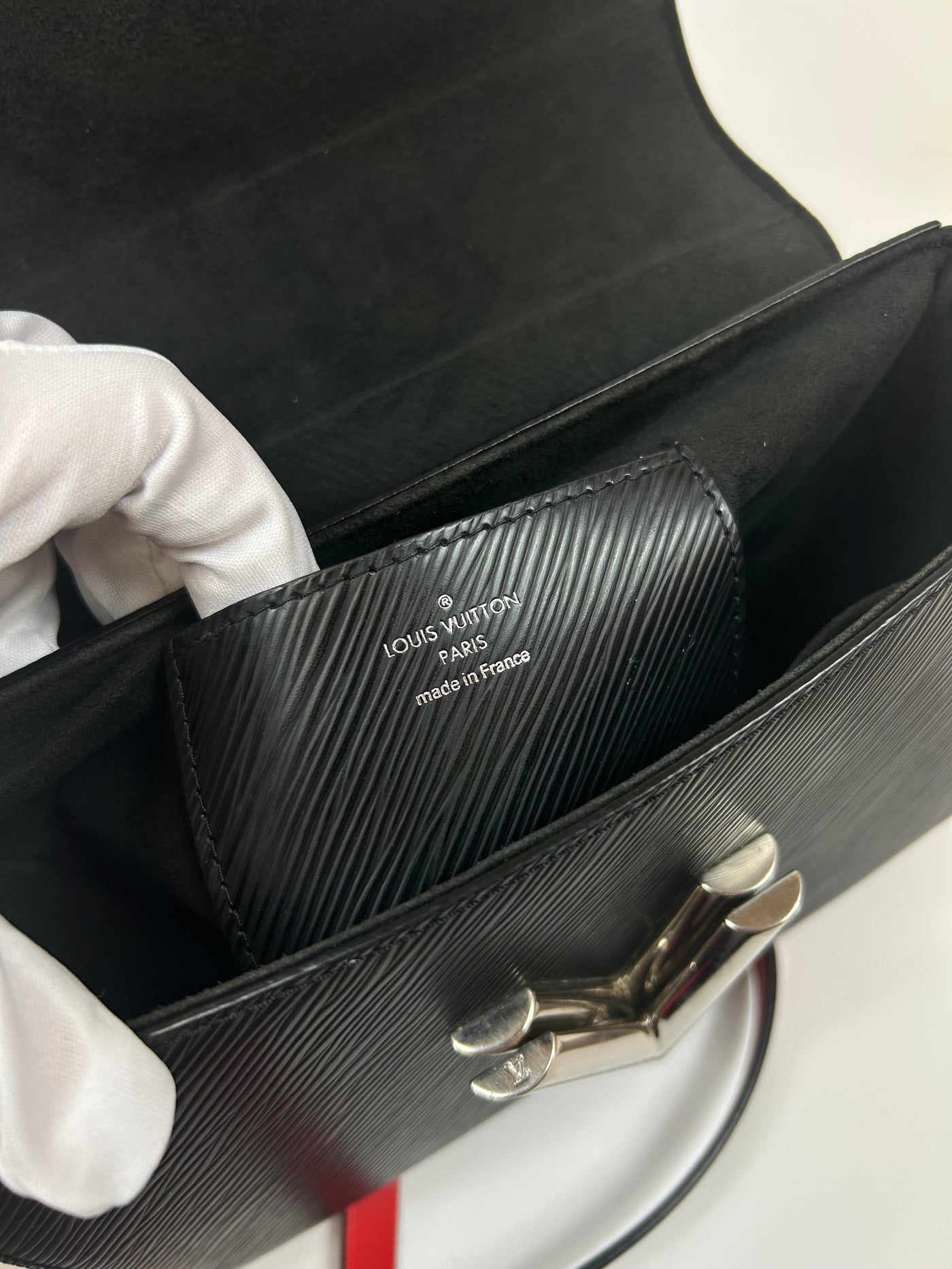 LOUIS VUITTON Twist MM Love Lock Charm Limited Edition Epi leather Black White Red - Full set ( Box, dust bag, receipt)