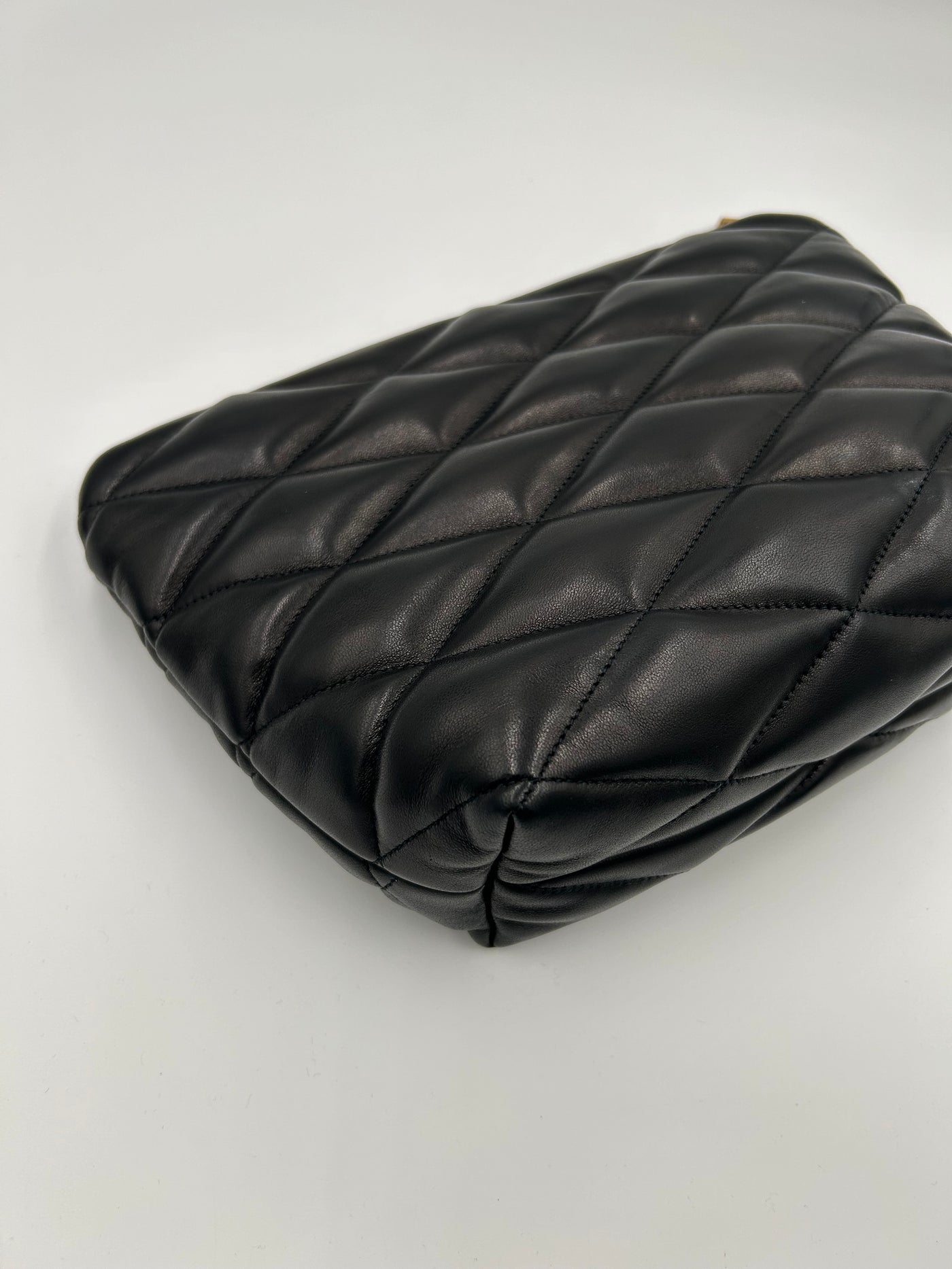 SAINT LAURENT "Sade" quilted puffed clutch