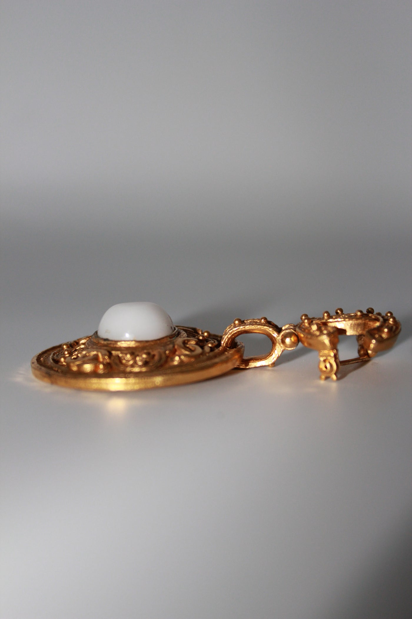 CHANEL Gripoix gold brooch 1994