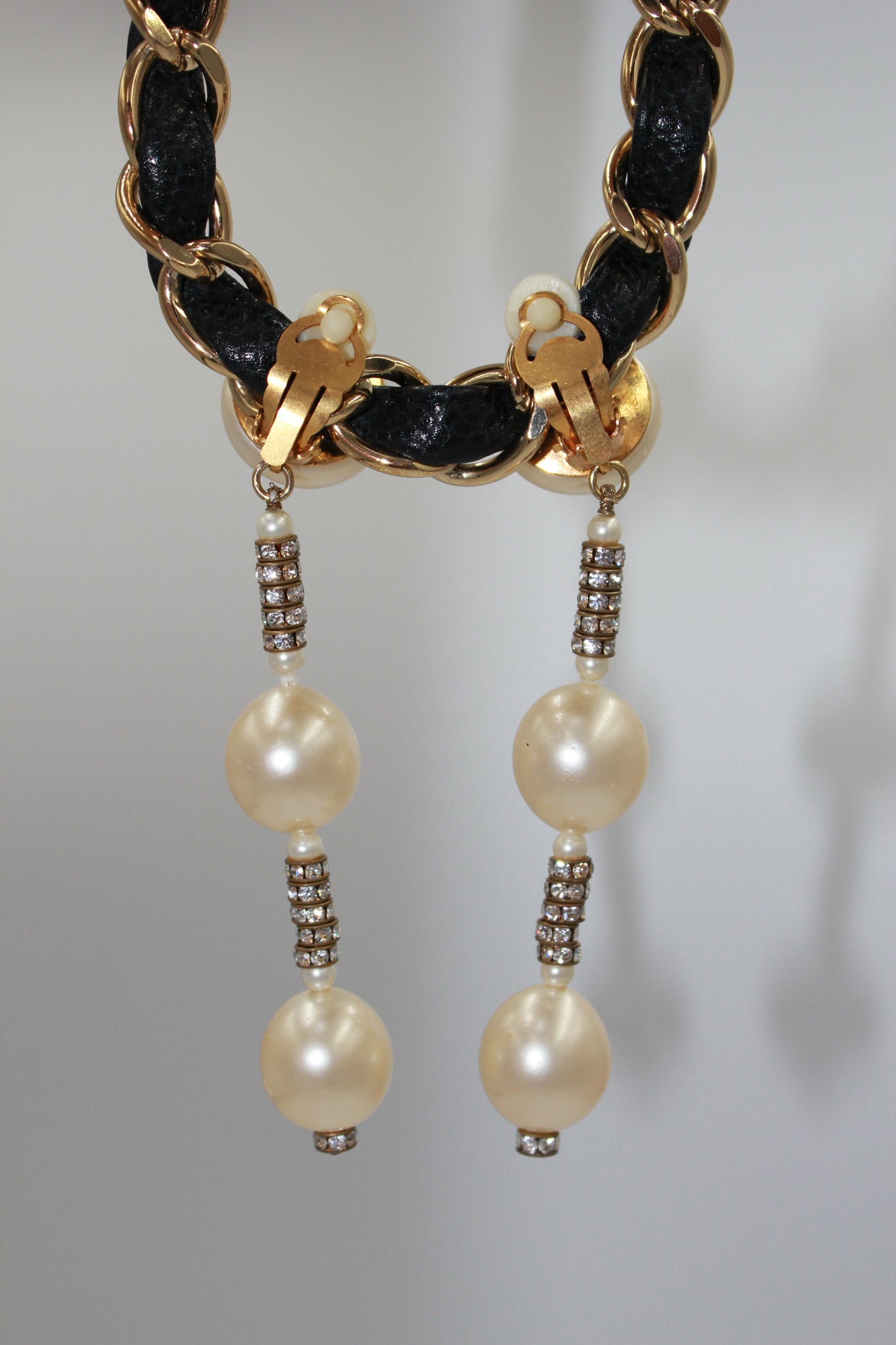 CHANEL collectible 1991 (29) Victoire de Castellane pearls drop earrings