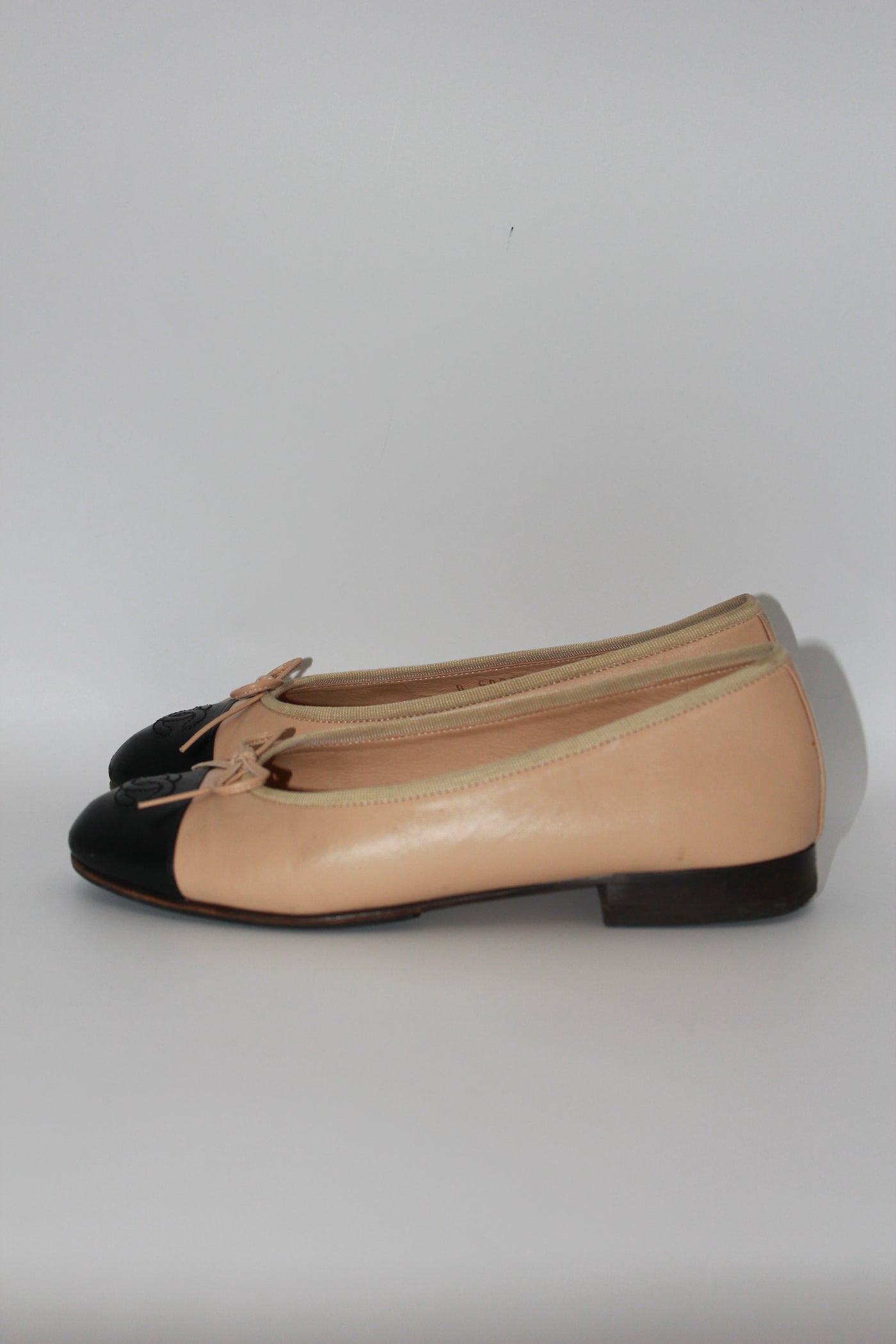 CHANEL ballet flats two tones beige and black size 36