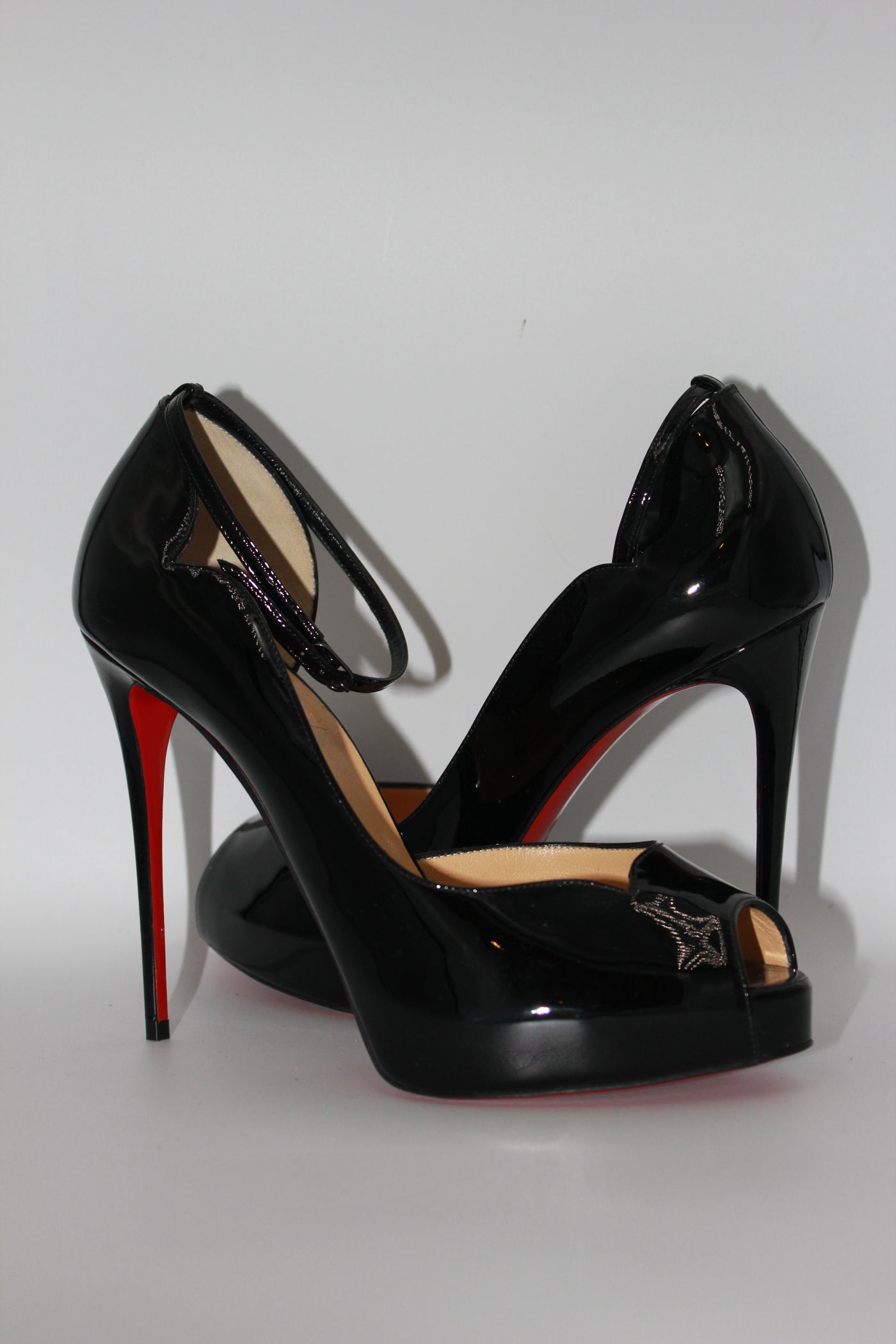 Christian LOUBOUTIN black peep tote heels size 38.5 never worn