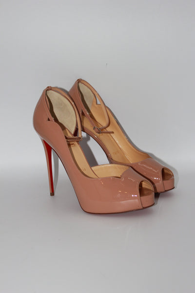 Christian LOUBOUTIN beige patent heels size 38.5 never worn