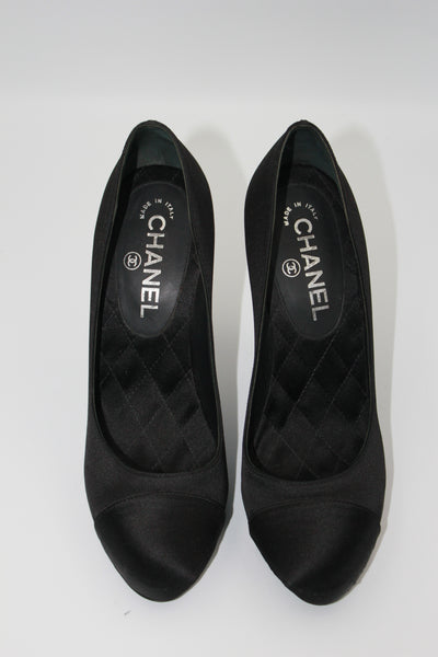 CHANEL large pearls heels size 39