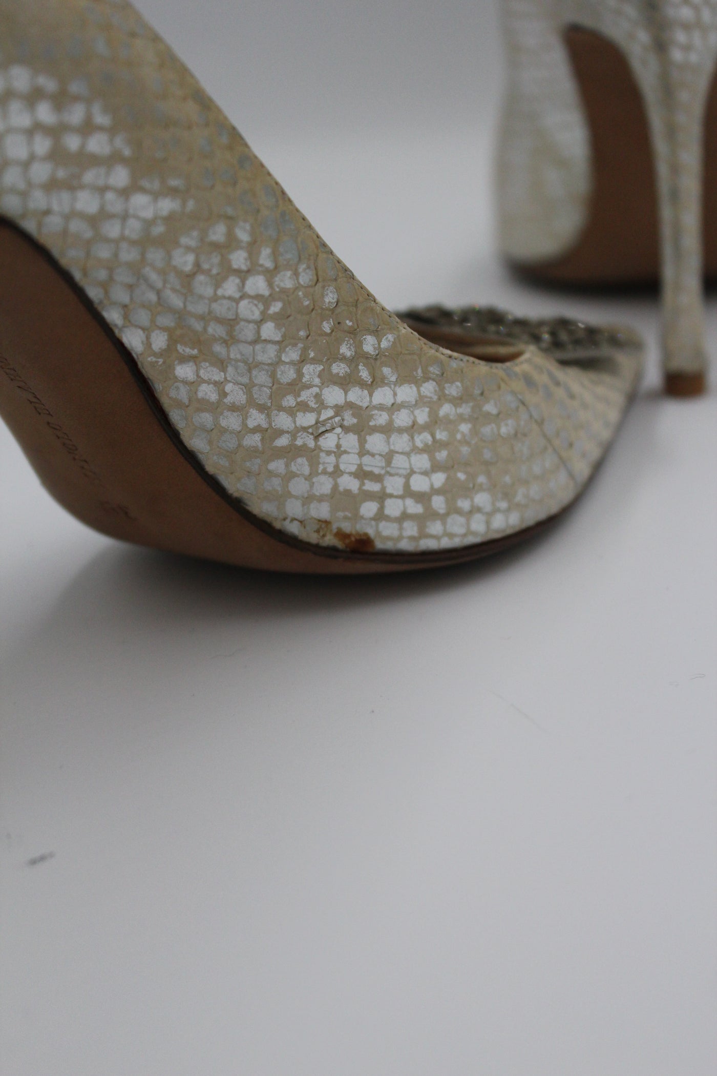 MANOLO BLAHNIK mettalic snakeskin heels size 39