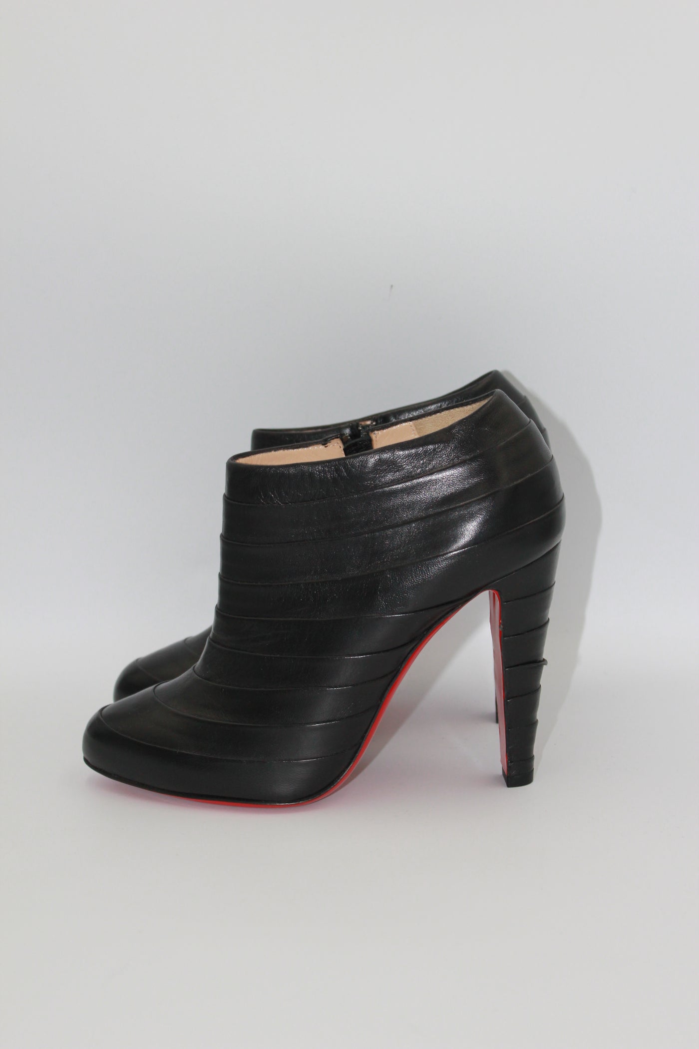 Christian LOUBOUTIN black boots size 39 never worn