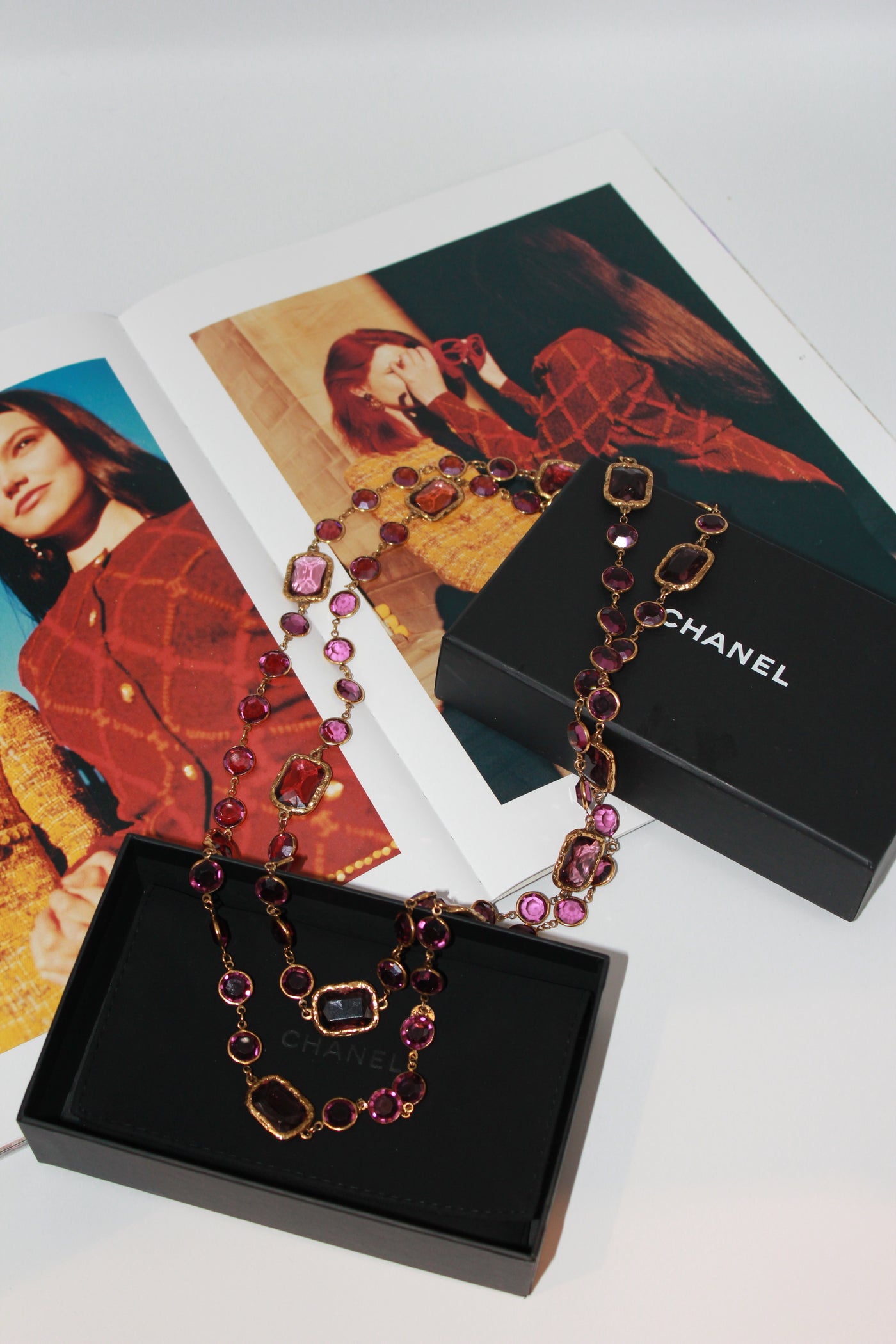 CHANEL purple chicklet sautoir 1981 vintage