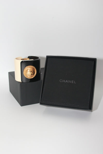 CHANEL cuff bracelet 2019A with pouch and box