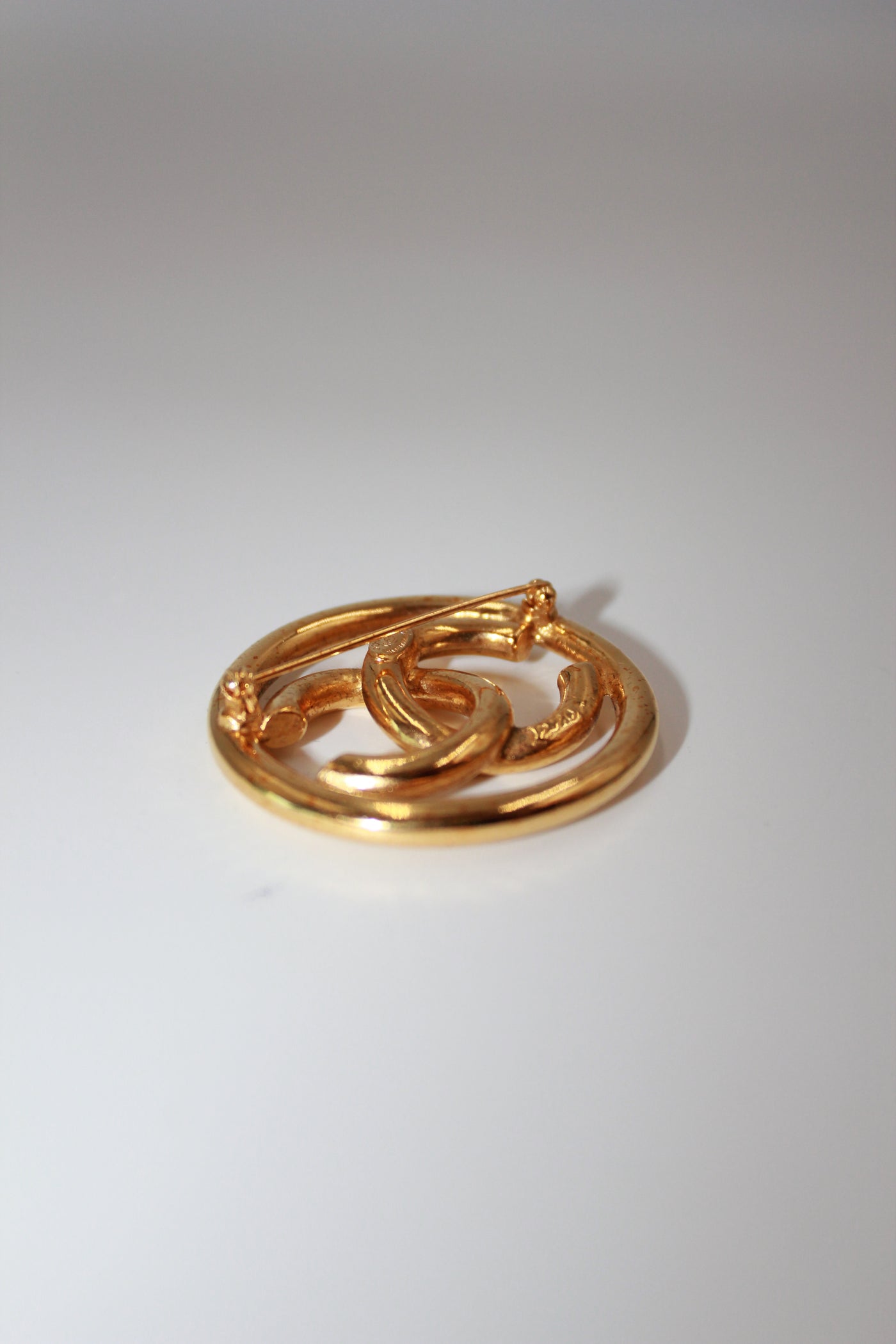 CHANEL 1993 CC circle 24ct gold brooch