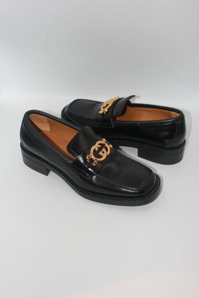 GUCCI black smooth leather loafers with gold GG buckle new in box size 41