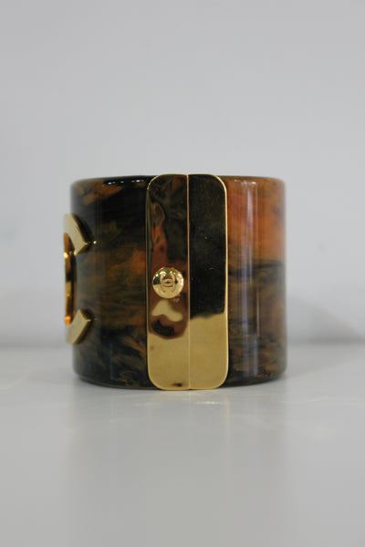 CHANEL Metiers d'Art Pre-Fall 2023 Marble resine CC logo cuff with box