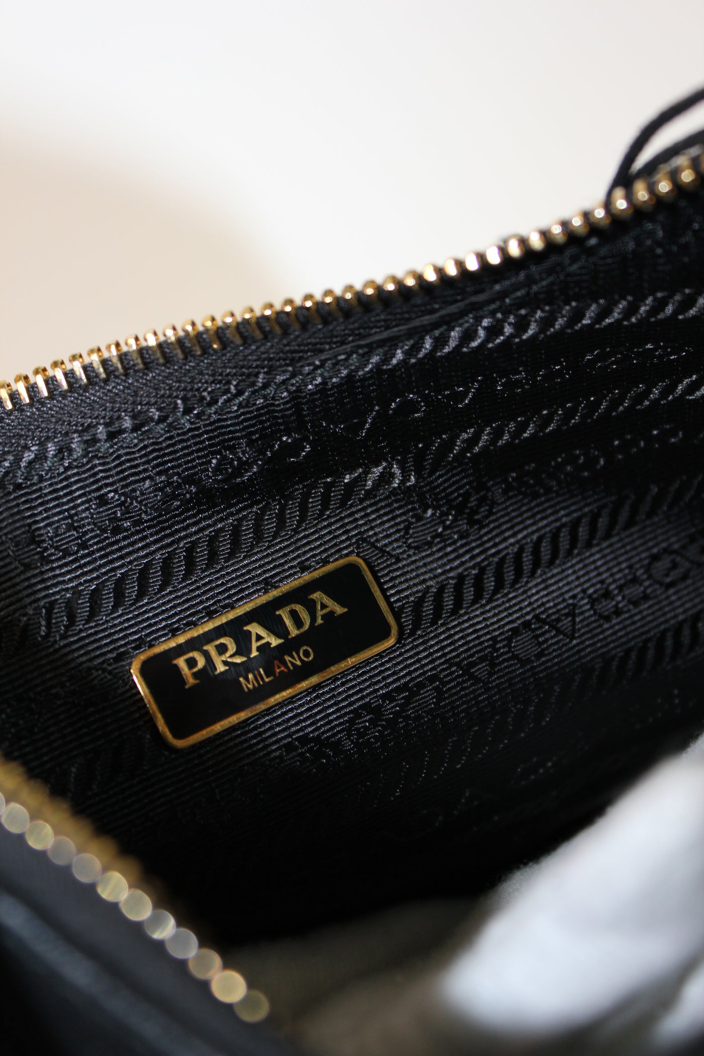 PRADA Re-edition 2005 saffiano leather handbag pristine full set no receipt