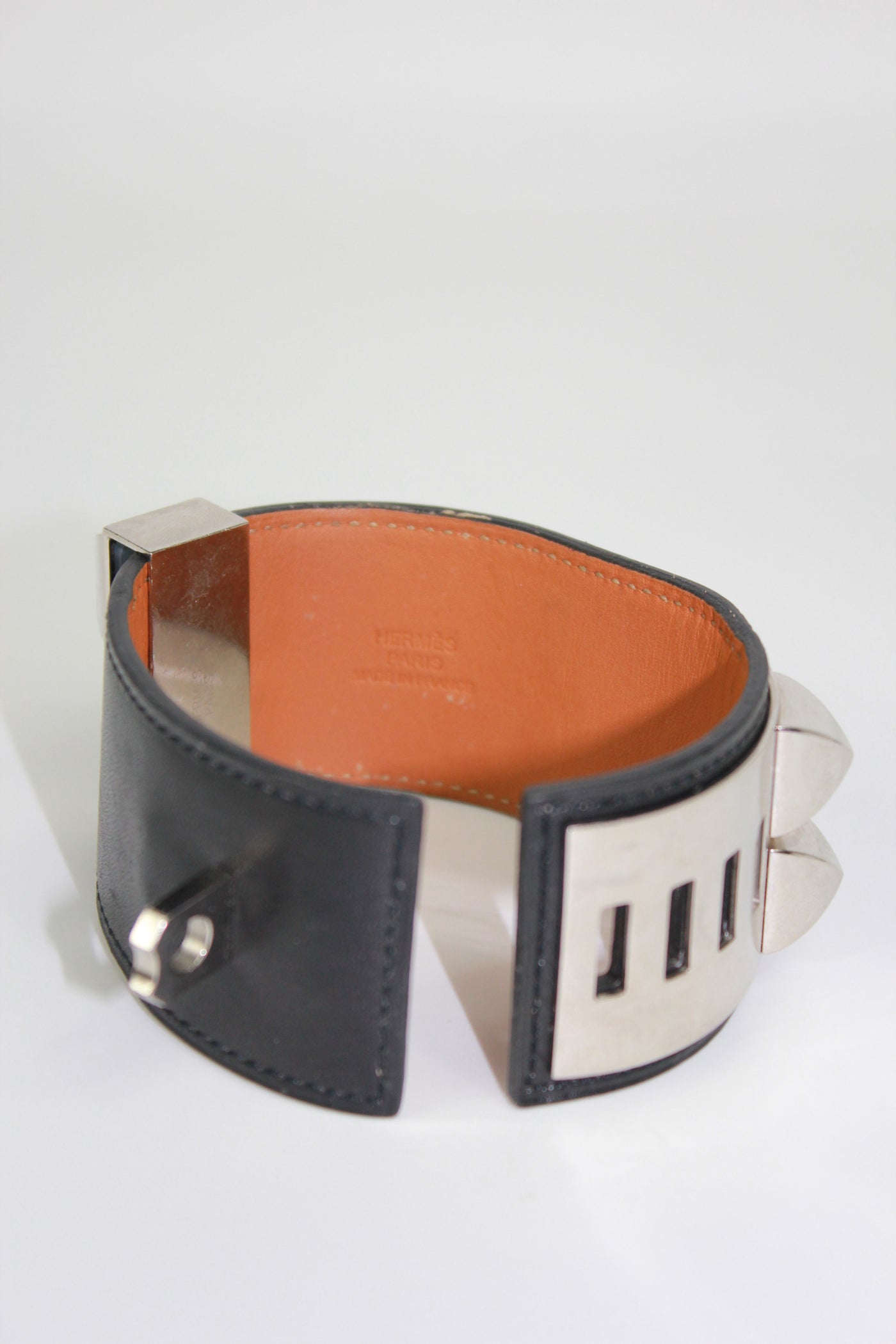 HERMES Collier De Chien cuff bracelet smooth leather silver
