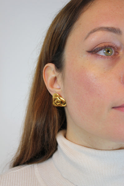 CHANEL Heart Gold clip on vintage spring 1993