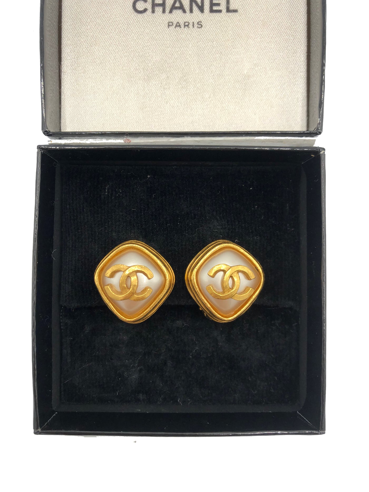 CHANEL Vintage 1997 gold and mother of pearls clip on earrings with box