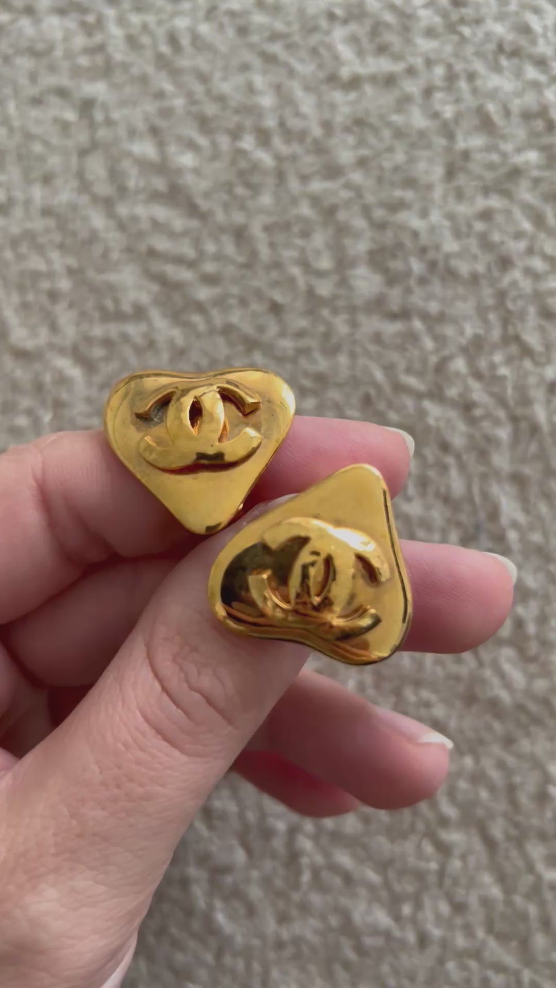 CHANEL Heart Gold clip on vintage spring 1993