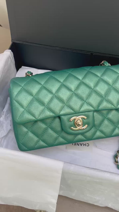 CHANEL 22A mini rectangle emerald green iridescent handbag full set