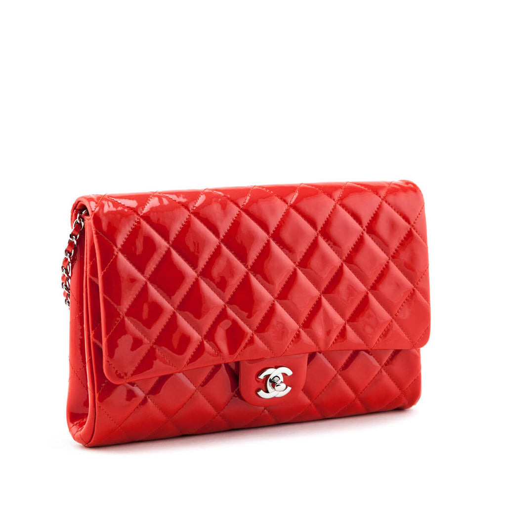 CHANEL quilted patent leather clutch with intertwined chain