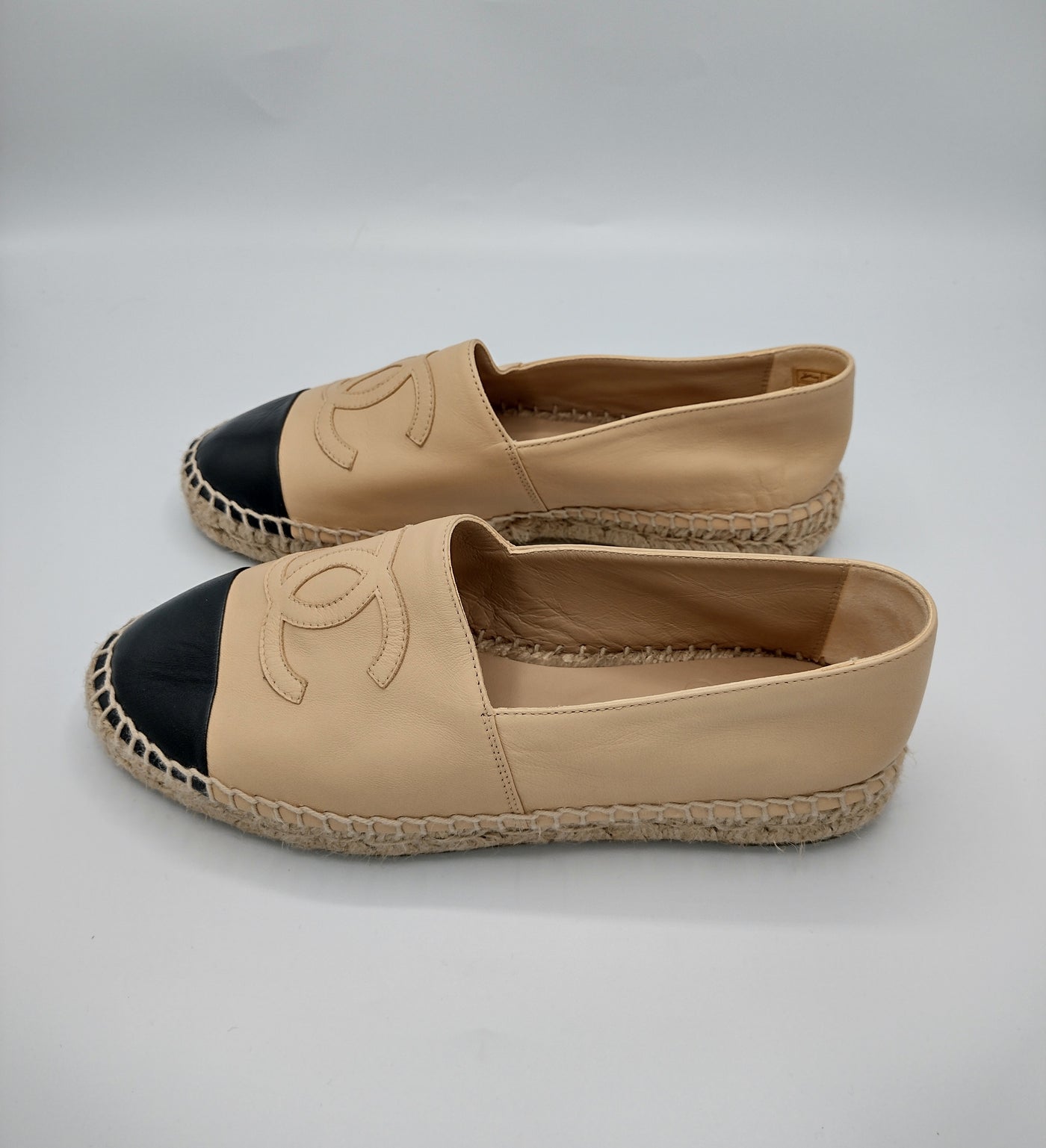 CHANEL two tones beige and black leather espadrilles size 37