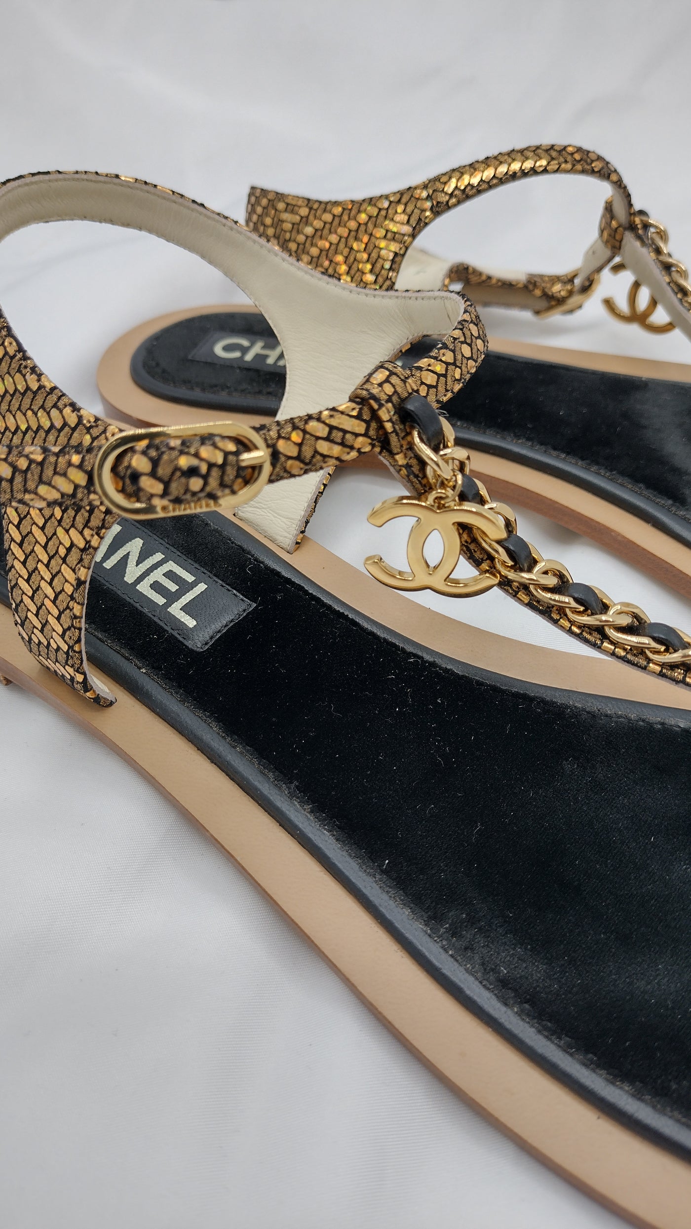 CHANEL sandals cc gold interlock chain and velvet size 40.5 never worn