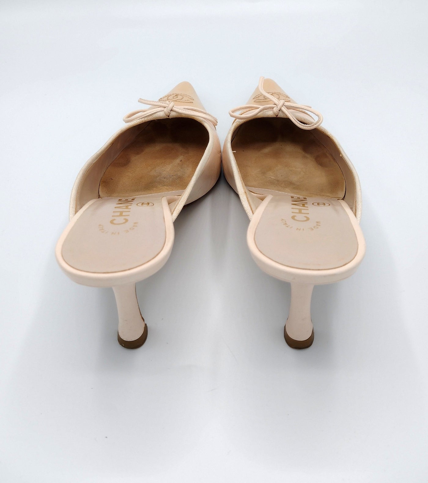 CHANEL vintage beige and cream mules in size 38
