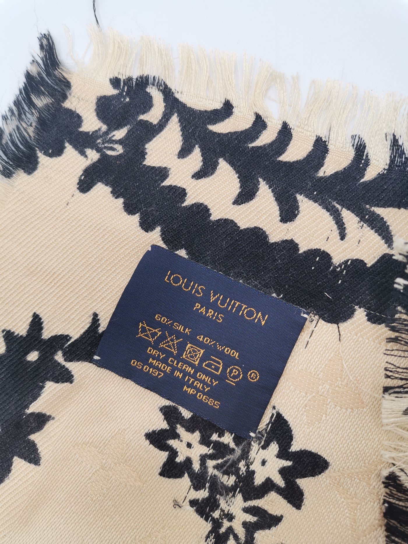 LOUIS VUITTON Monogram large shawl limited edition
