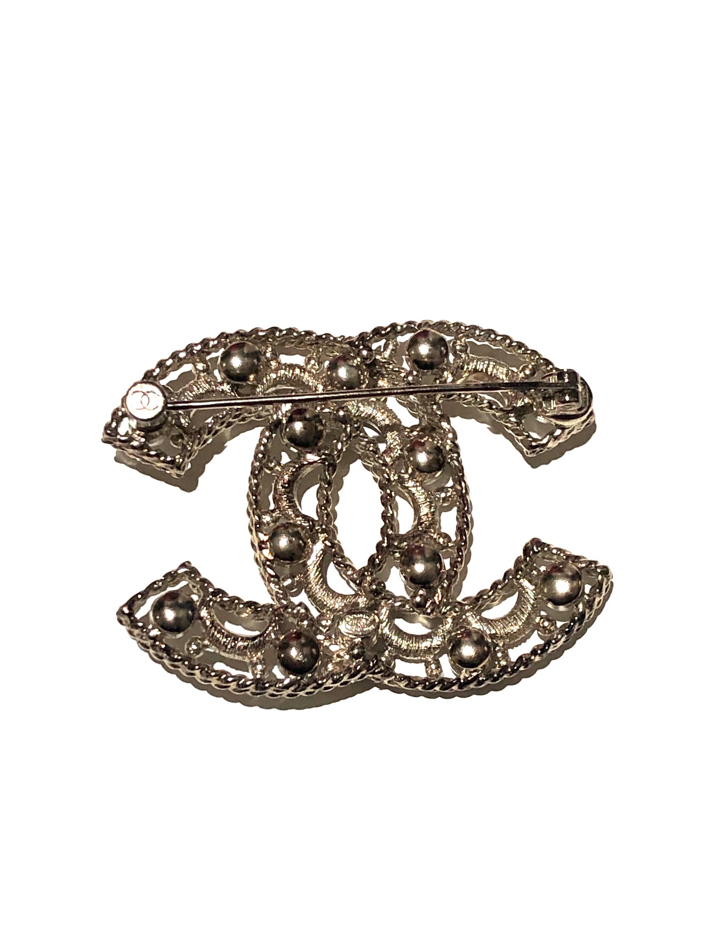 CHANEL CC Brooch light gold with pearls Cruise 2021 Collection