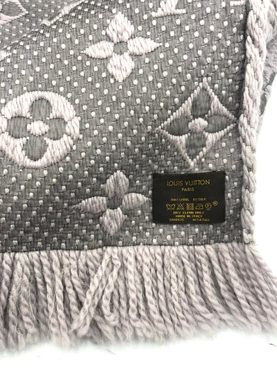 LOUIS VUITTON pearl grey logomania XL logo grey scarf