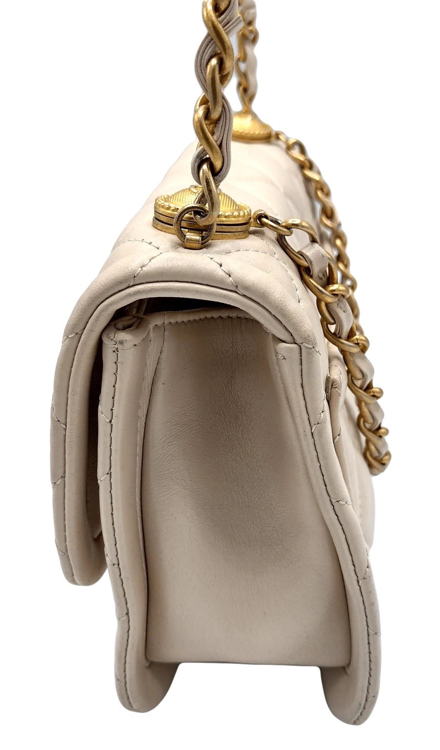 CHANEL cream lambskin handbag with brushed gold hardware